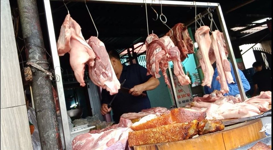 Read more about the article Thâm nhập đường dây cung cấp thịt heo bẩn lớn nhất phía Nam