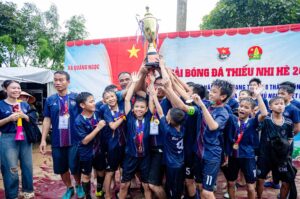 Read more about the article Văn Nham đăng quang Giải bóng Thiếu nhi xã Quảng Ngọc hè năm 2026